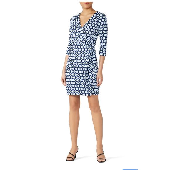 Diane Von Furstenberg Julian Dress Size 8 100% Silk Jersey Wrap Blue Floral - Picture 1 of 8